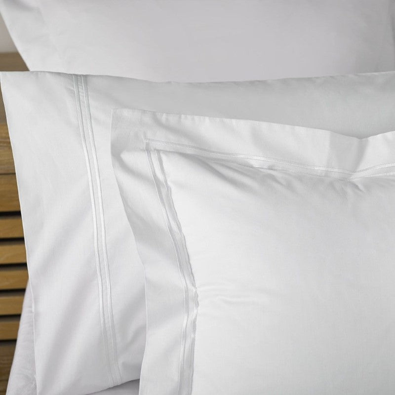 Crispy percale cotton duvet cover set with double Italian stitching, ethically made in Portugal, includes duvet cover and pillowcases.