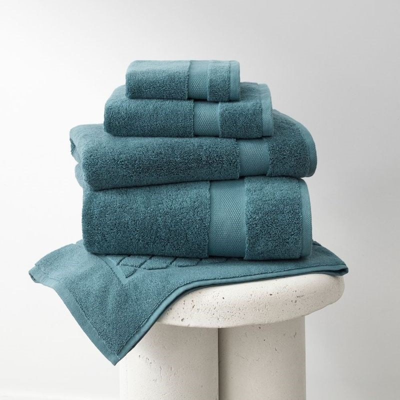 Plush Turkish bath sheet in mineral color, 90x180cm, made from 100% OEKO-TEX® certified cotton, soft and absorbent.