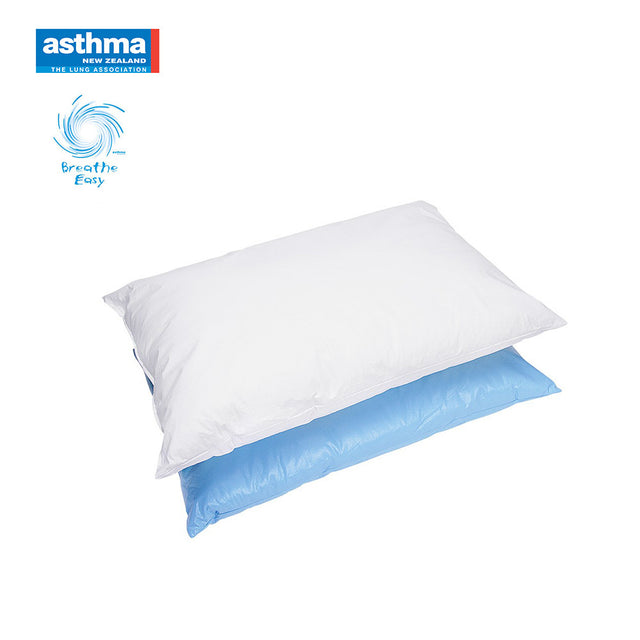 Waterproof blue hospital pillow, 44x67 cm, soft fluid-proof cover, easy to wipe clean, ideal for hygiene in medical settings.