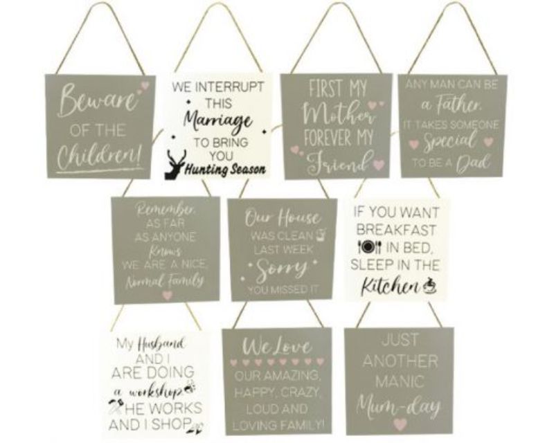 Set of 10 stylish 18x18 cm MDF hangers for displaying family photos and reminders in any home.