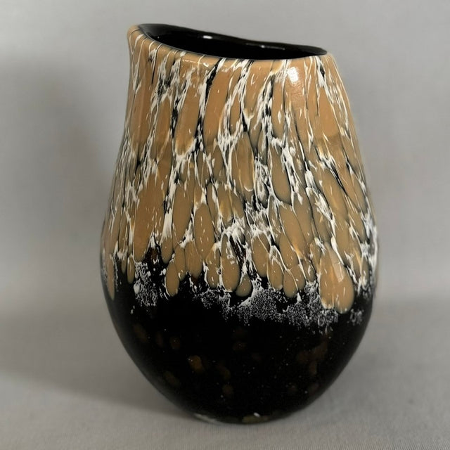 Elegant black vase measuring 13 x 7 x 20cm, perfect for fresh or dried flowers, enhancing home decor with sophistication.