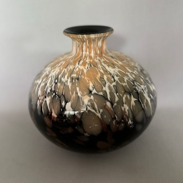 Black round vase (20 x 18cm) perfect for modern decor, suitable for flowers or as a standalone piece.