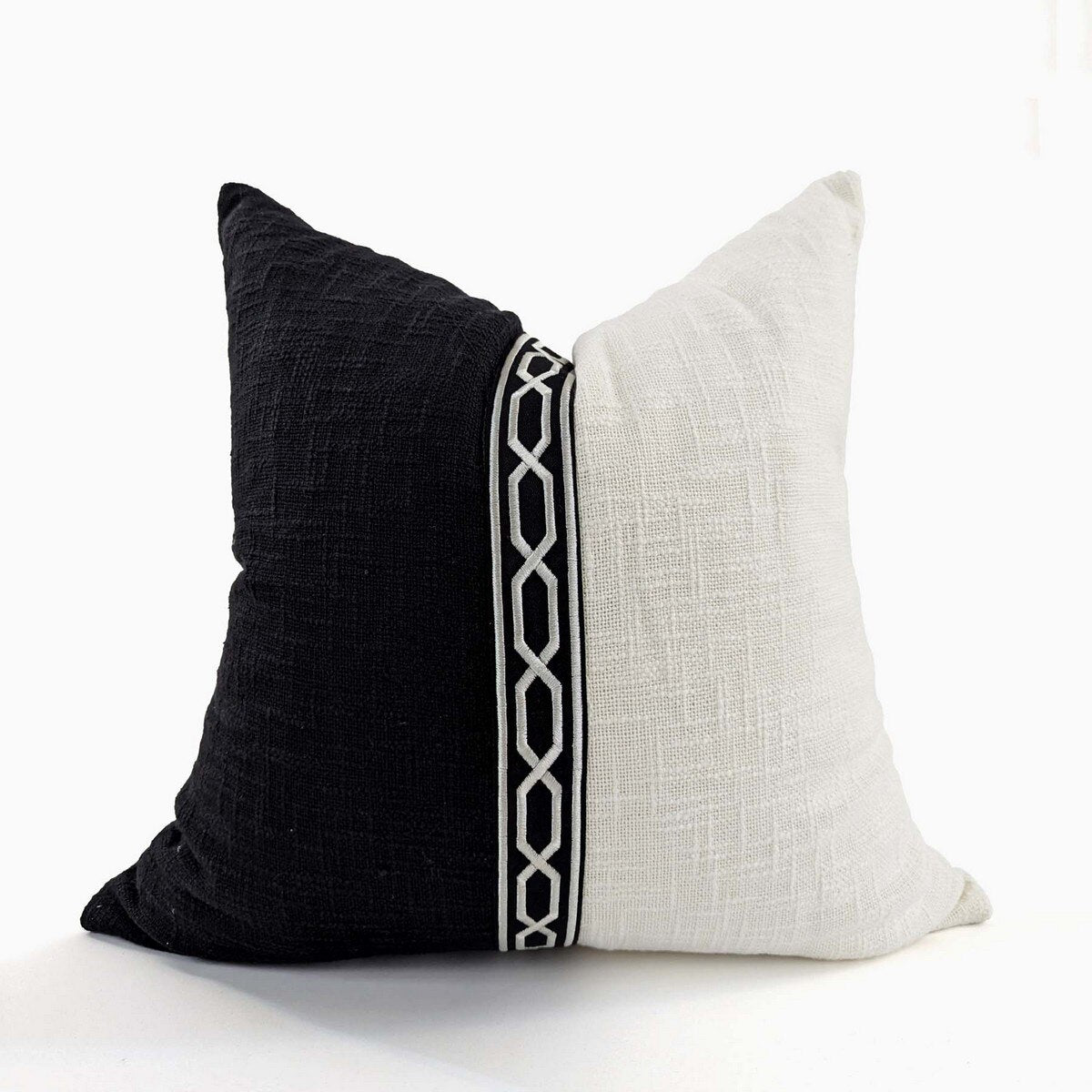 CUSHION COVER - YACHT - BLACK / WHITE -  550x550