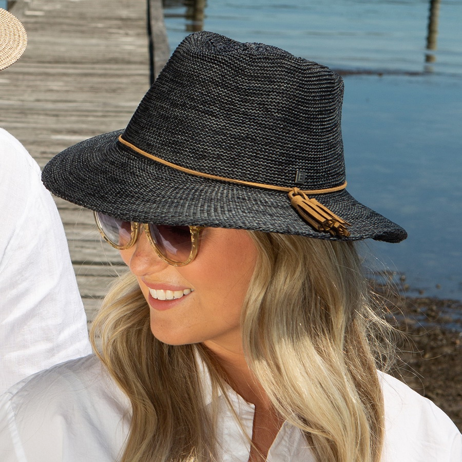 Fedora - Caroline (58cm)