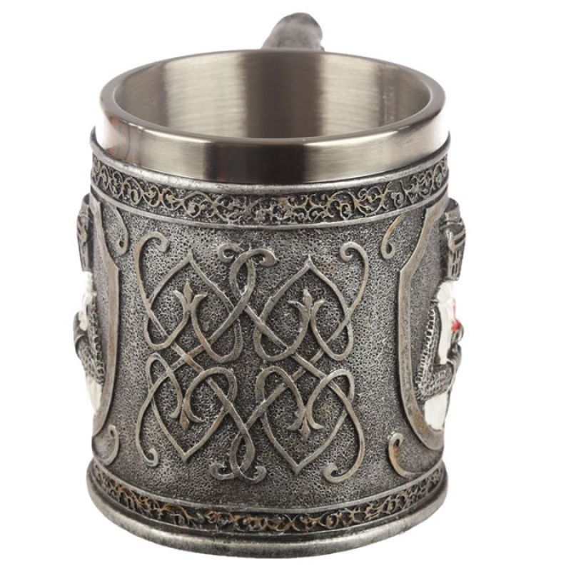 Decorative 15cm tankard featuring a detailed sculpt of a crusader knight, perfect for drinks or as a collectible decor piece.