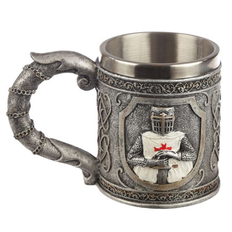 "15cm decorative tankard featuring a detailed sculpted crusader knight, perfect for collectors and medieval decor enthusiasts."