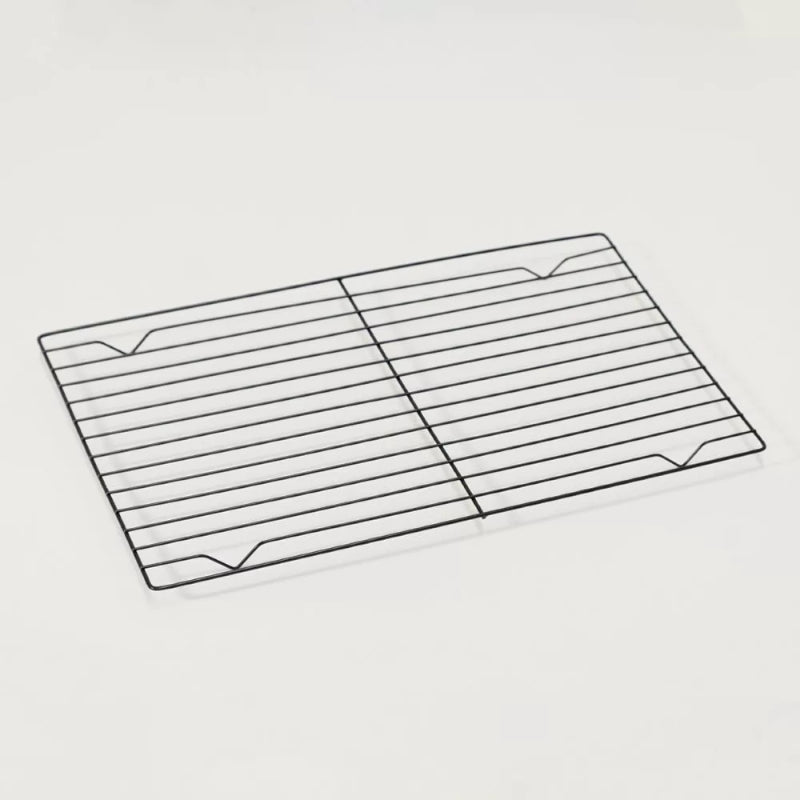 Non-stick cooling rack measuring 26 x 35cm for even cooling of baked goods, dishwasher and oven safe up to 200°C.