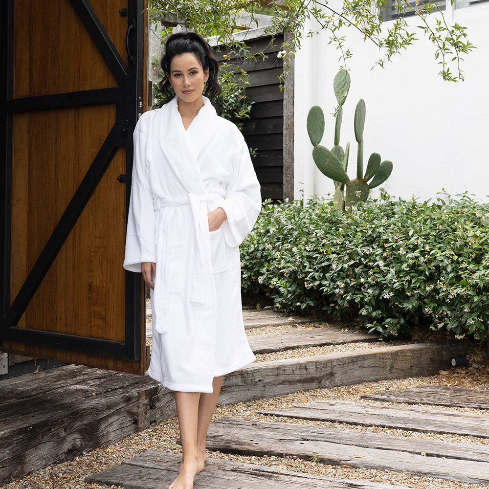 L/XL Microplush Robe White- Bambury