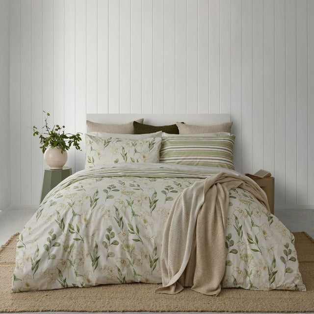 Reversible duvet cover set with abstract florals in green and cream, including two pillowcases, made from OEKO-TEX® certified cotton.