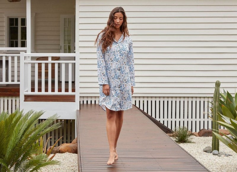 Lightweight XL nightshirt with Mediterranean pattern, long sleeves, button-up front, made from OEKO-TEX® certified cotton.