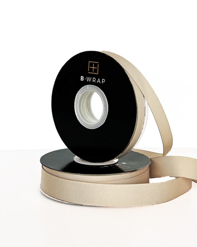 Grosgrain ribbon in cappuccino color, measuring 13mm in width and 30m in length, ideal for crafts and decoration.