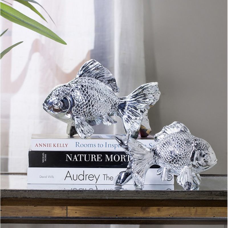 Elegant 25cm resin fish ornament, intricately detailed, perfect for enhancing home decor or outdoor spaces with aquatic charm.