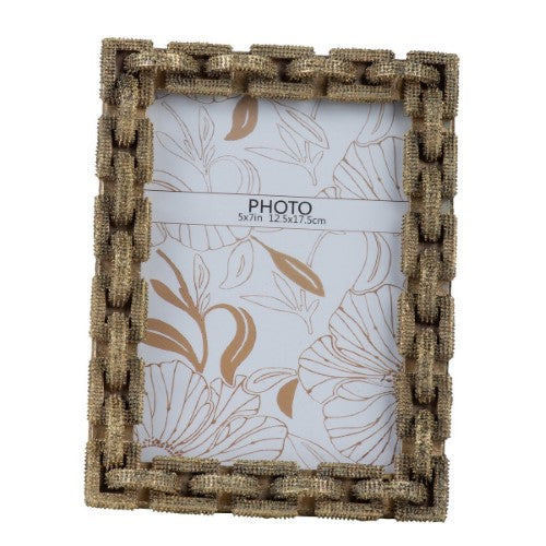 Elegant gold photo frame (12.5 x 17.5 cm) enhances decor while showcasing cherished memories in style.