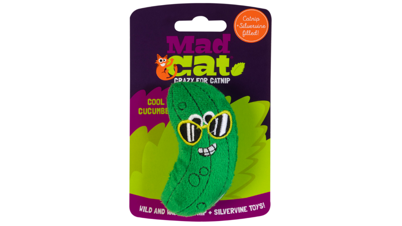 Playful cucumber-shaped cat toy (16cm) filled with catnip and silvervine, perfect for interactive fun and mental stimulation.