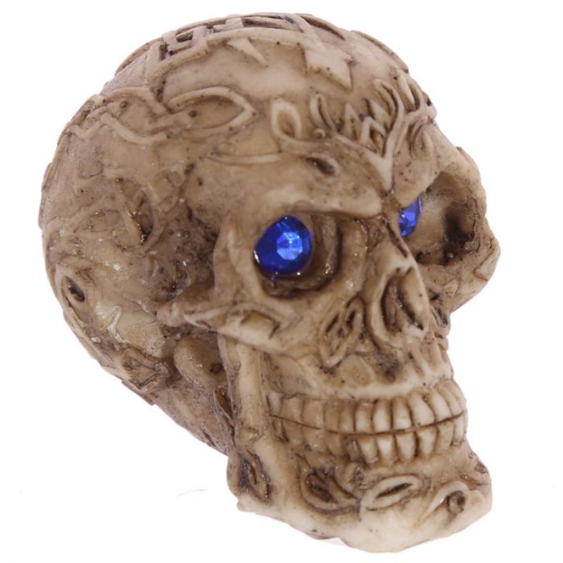 Mini Celtic skull ornaments with gem eyes, featuring intricate designs, perfect for Halloween or unique home decor.