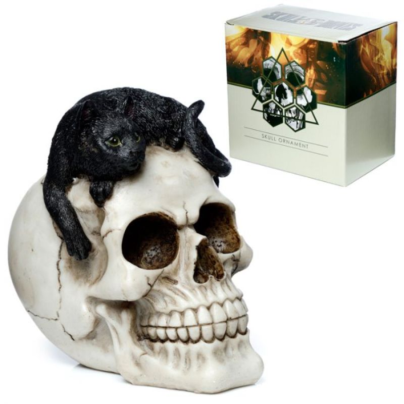 Skull ornament with a black cat, 15cm tall, perfect for Halloween decor and adding a gothic touch to any space.