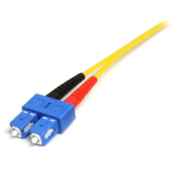 Single-mode fiber optic cable, 4m length, LC/SC connectors, LSZH jacket for safe, high-speed data transmission.