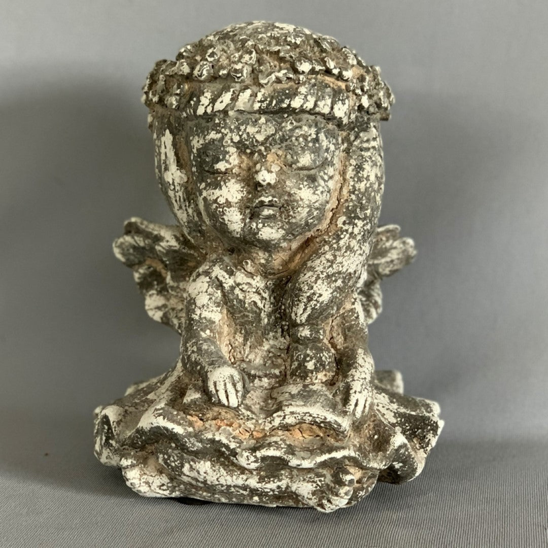 Resting cherub ornament (15 x 19cm) symbolizes tranquility, perfect for home and garden decor.