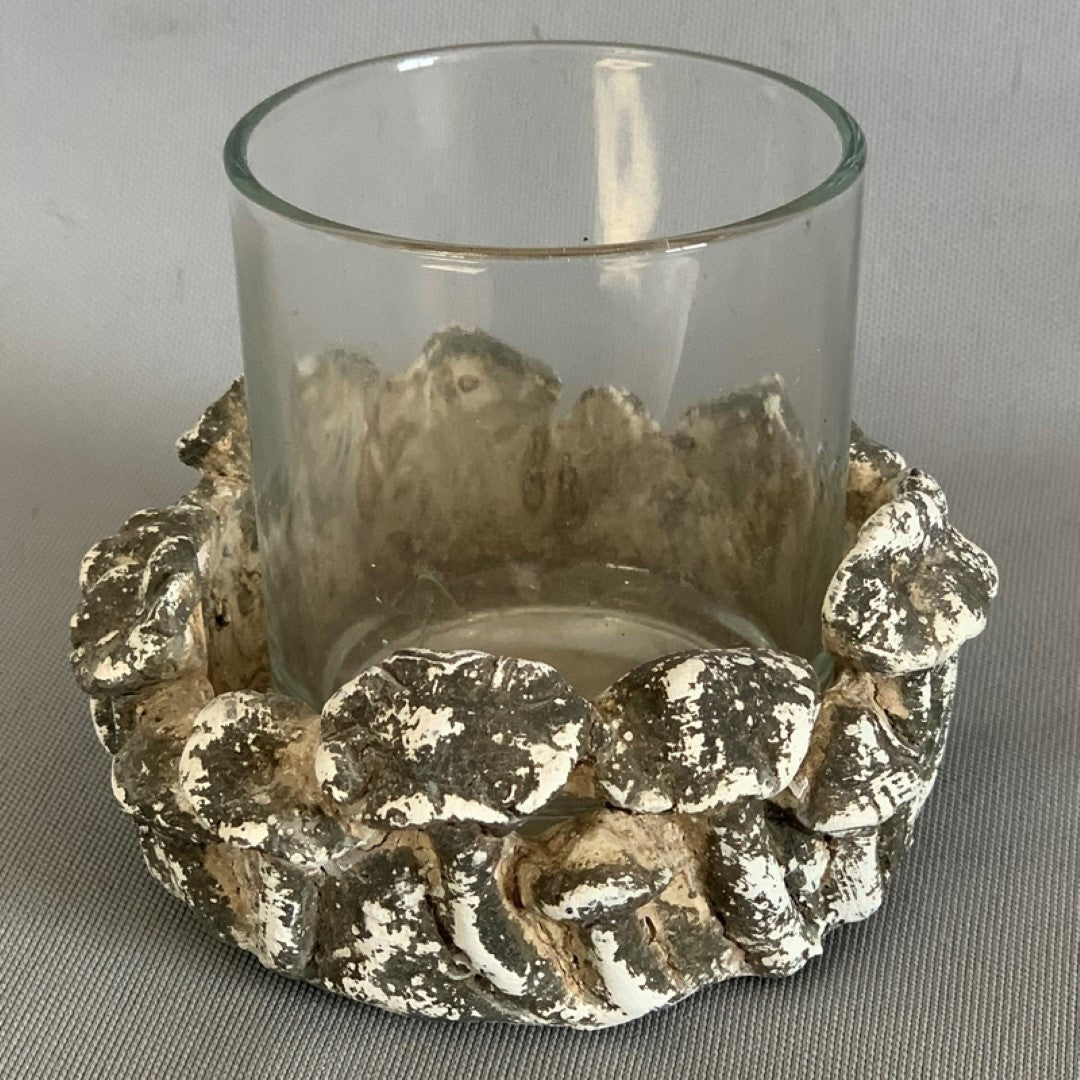 Elegant 13 x 11cm Flowers Tealite for tealights, enhancing any decor with charm and warmth in any room.