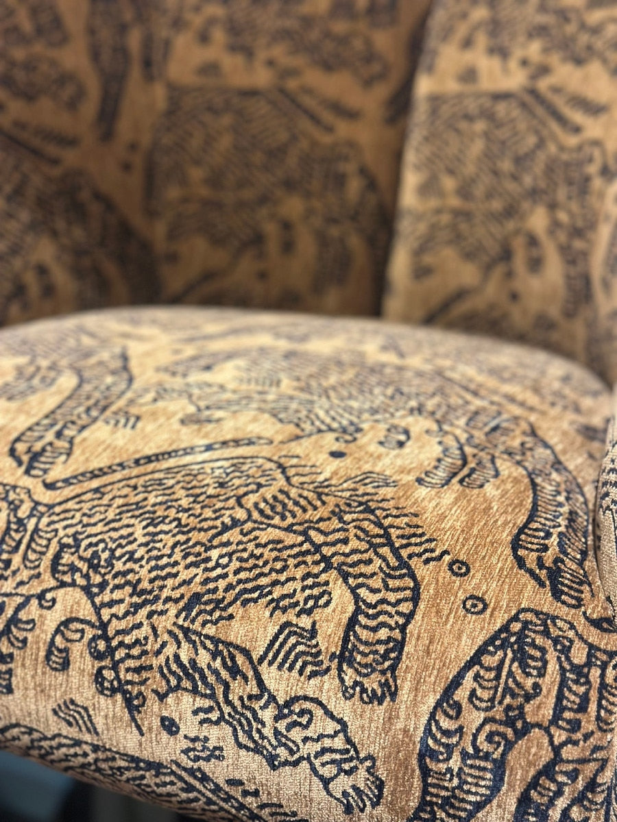 ACCENT CHAIR - HUNTRESS CHENILLE FABRIC (TIGER/BROWN