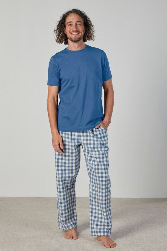 Casual PJ set featuring a soft t-shirt and pants with pockets, made from OEKO-TEX® certified fabrics, ethically crafted.