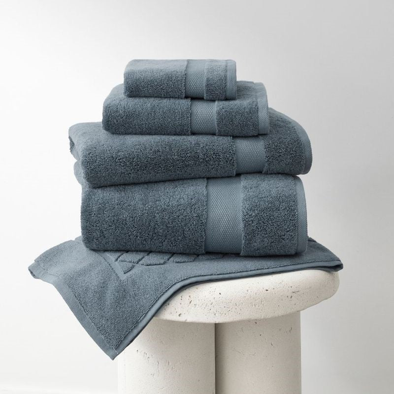 Turkish bath mat in petrol color, made from 100% OEKO-TEX® certified cotton, featuring a plush, absorbent design.