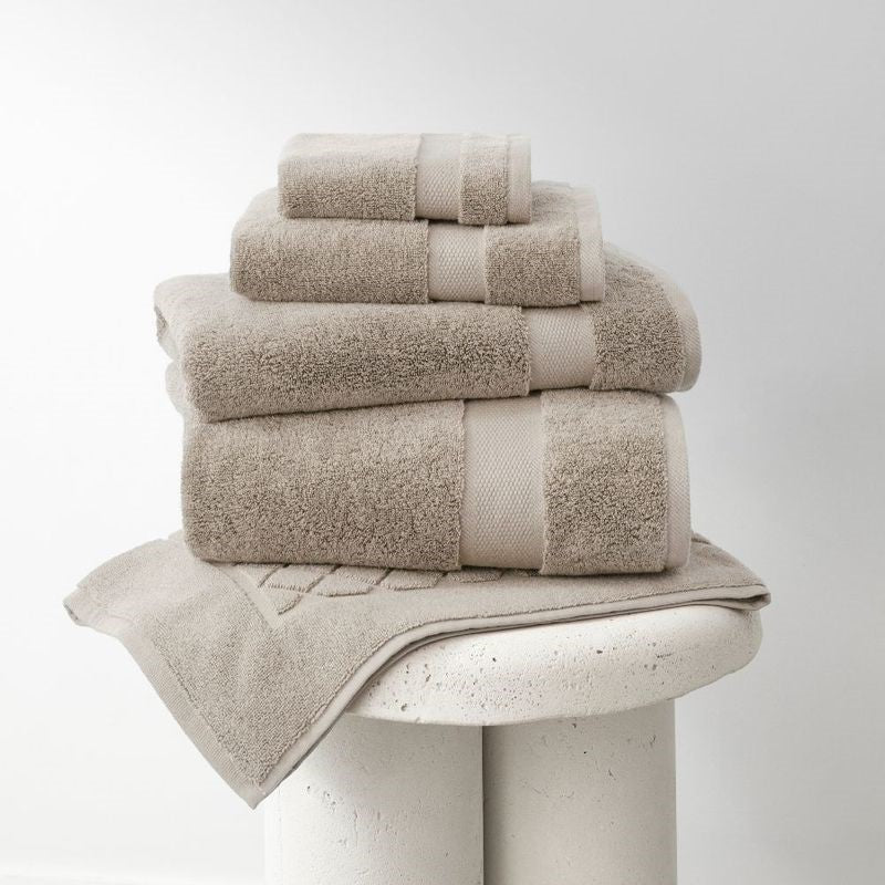 Turkish bath sheet in Sahara color, 90x180cm, made from soft, absorbent 100% compact cotton, featuring a woven band.