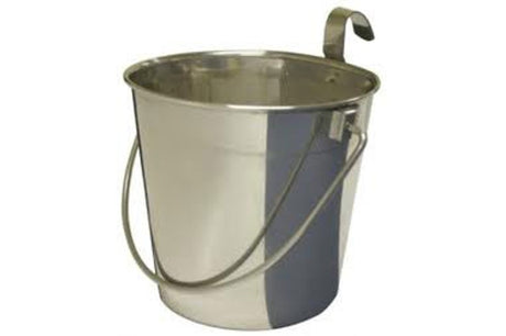 Portable 950mL dog water bucket with flat sides, designed for easy storage and hydration on outdoor adventures.