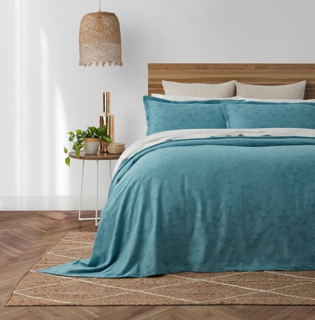 Bold blue geometric king bedspread with gold accents, made from OEKO-TEX® certified cotton and viscose, includes two pillowcases.