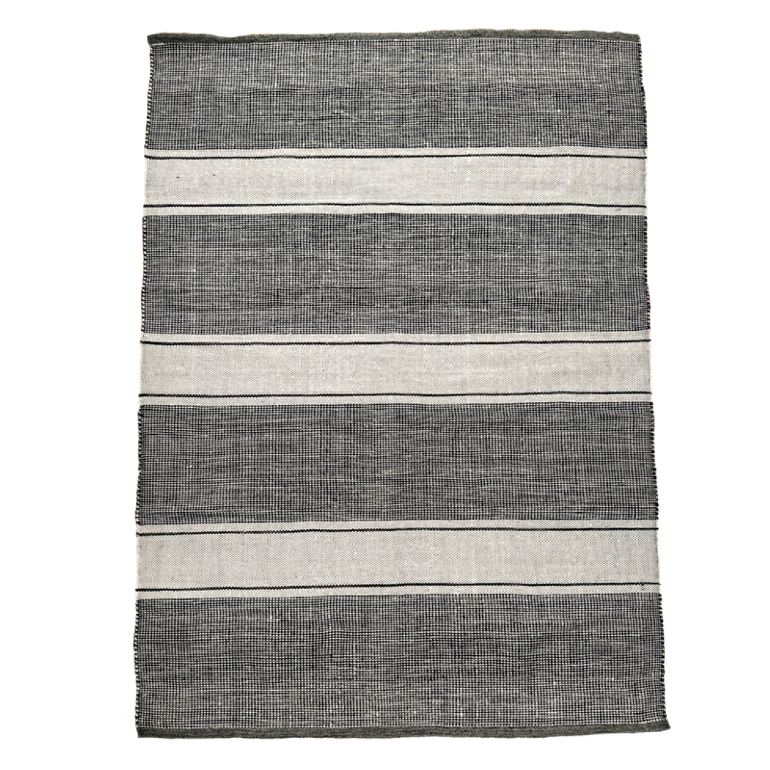 Eco-friendly 120x180cm striped rug made from recycled PET, perfect for stylish indoor and outdoor decor.