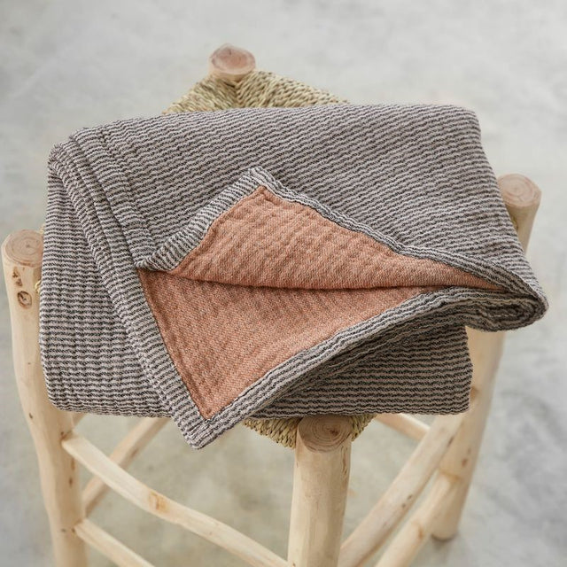 Lightweight reversible 100% cotton throw in two fashion colors, perfect for cozy evenings; ethically made in Portugal.