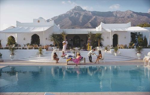 Slim Aarons The Essential Collection Photography Book