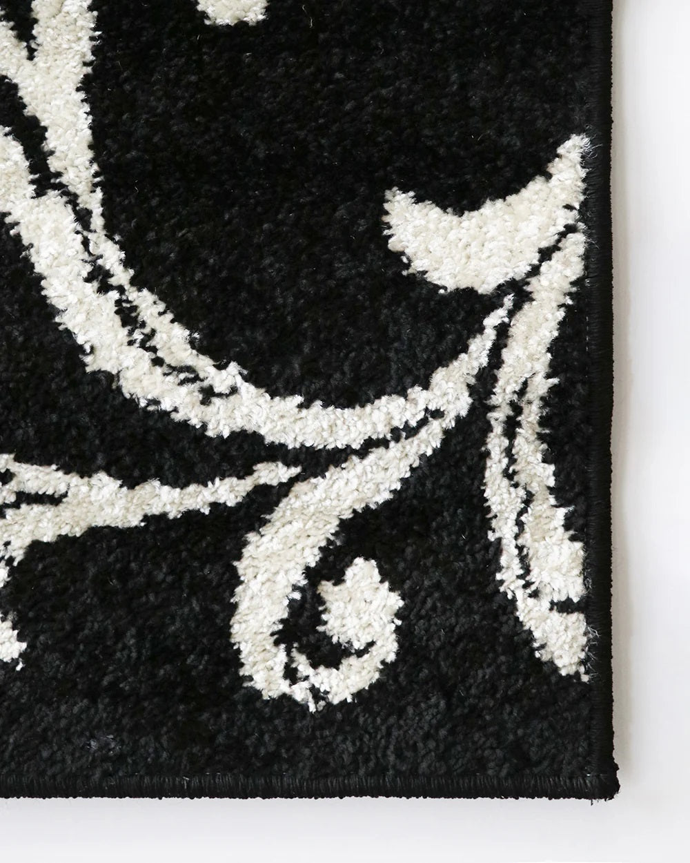 Alyssa Black/Grey Multi Floor Rug (160x235cm) featuring luxurious heatset polypropylene, perfect for enhancing any living space.