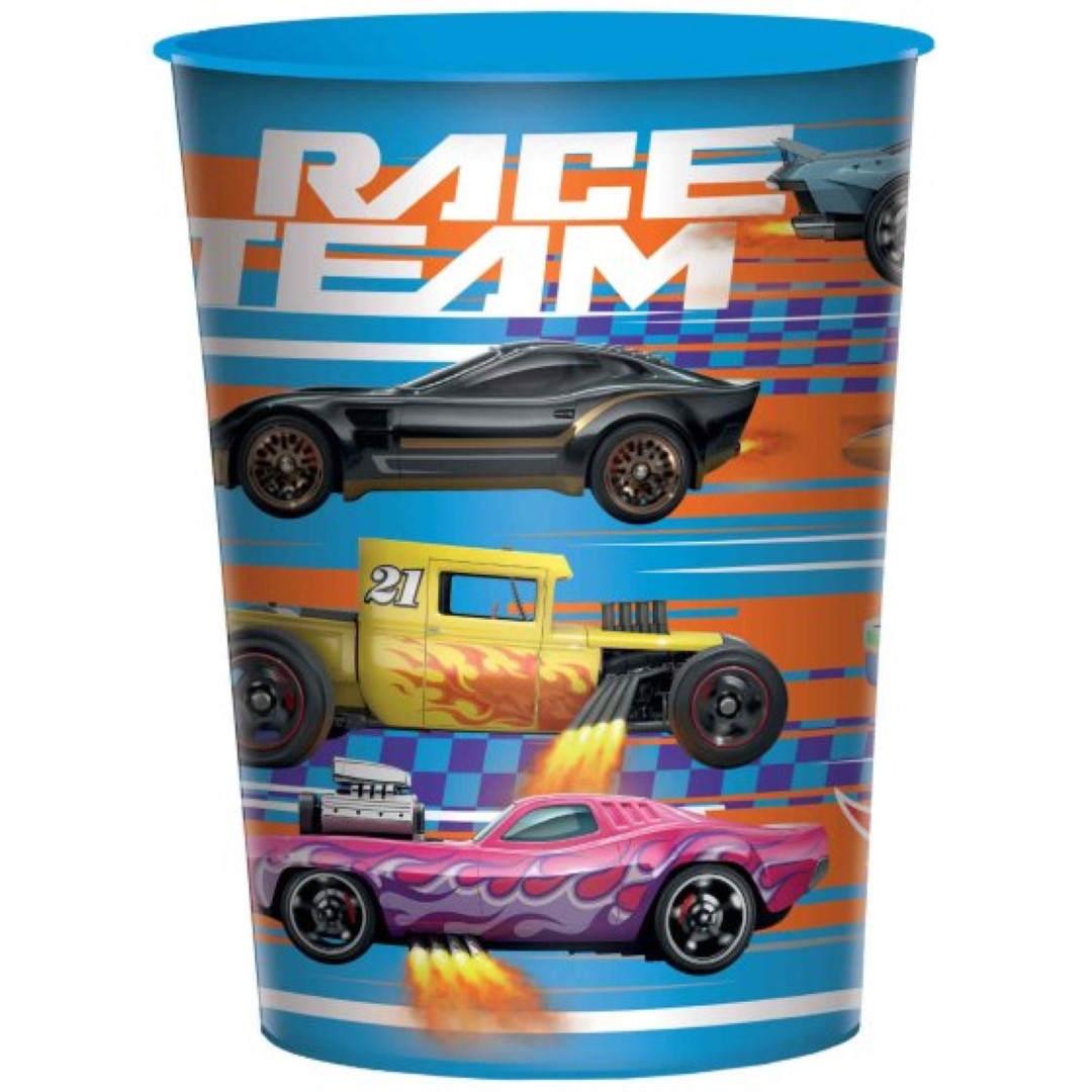 Bright Hot Wheels 473ml favor cup made of durable plastic, ideal for young race car fans at parties and playdates.