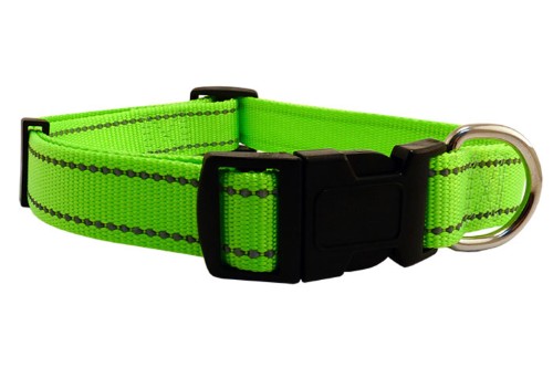 Bright green dog collar with reflective thread for high visibility, adjustable from 35cm to 50cm, ideal for safety during walks.