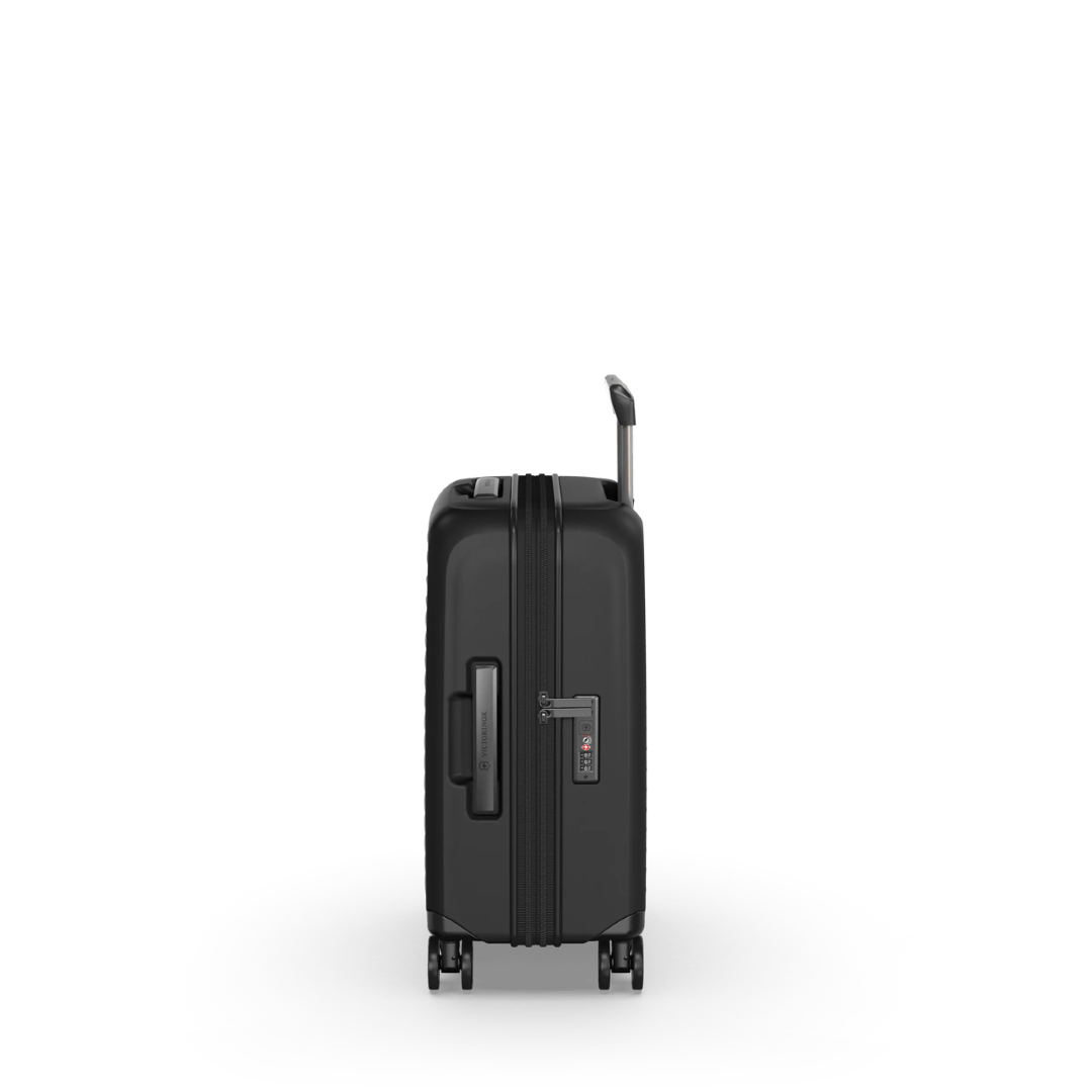 Lightweight VICTORINOX Airox carry-on in black with expansion system, anti-scratch pocket, and ideal overhead dimensions.