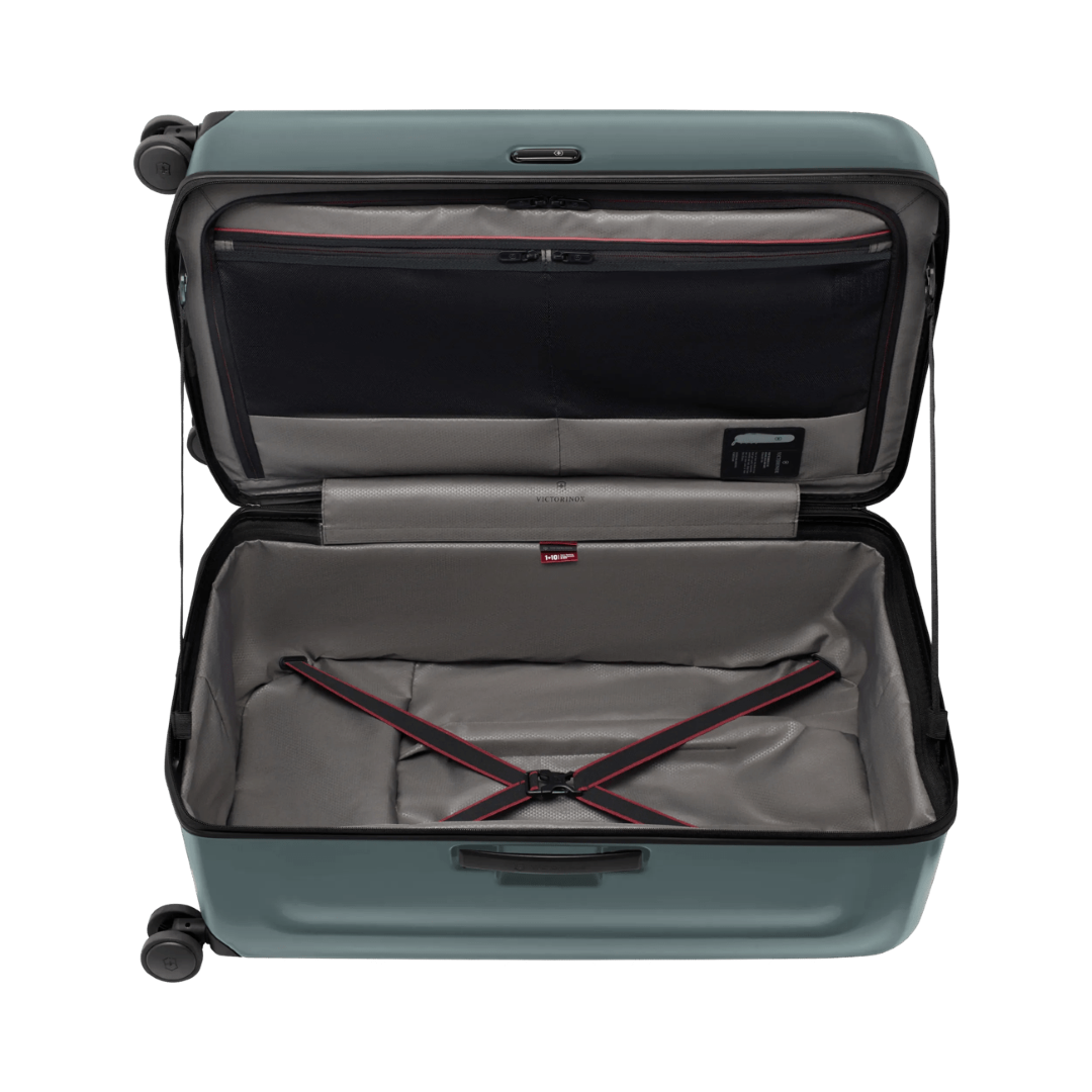 Large VICTORINOX Spectra 3.0 hardside trunk in Storm, crafted from recycled polycarbonate with 99L capacity and smooth 8-wheel design.