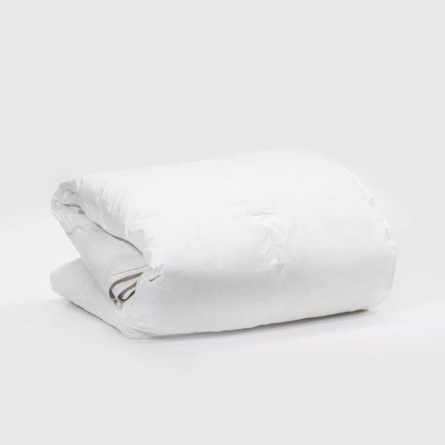 Luxurious King-sized duvet inner made of 70% duck feathers and 30% down for supreme comfort and warmth.