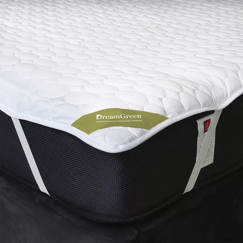 Quilted mattress protector with split and zip design, crafted from recycled fiber for comfort and sustainability in king size.