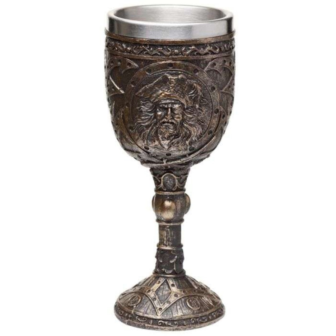 Set of 2 decorative pirate goblets with a brushed gold wood effect, each 18cm tall, ideal for themed decor.