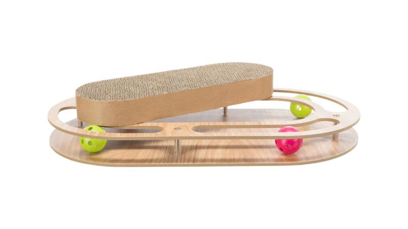 Wooden oval cat scratcher with ball track, includes 4 plastic toy balls, dimensions 46x4x25 cm.