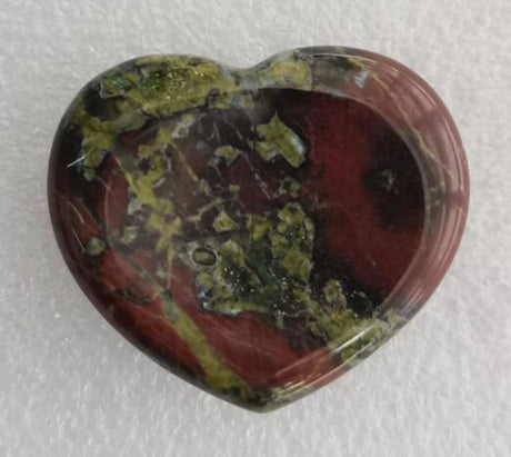 Heart-shaped Dragon Bloodstone worry stone, 4cm, featuring green and red hues for tranquility and emotional balance.