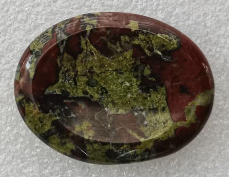 Handcrafted Dragon Bloodstone worry stone, 4.5 cm oval, vibrant green and red, ideal for stress relief and meditation.