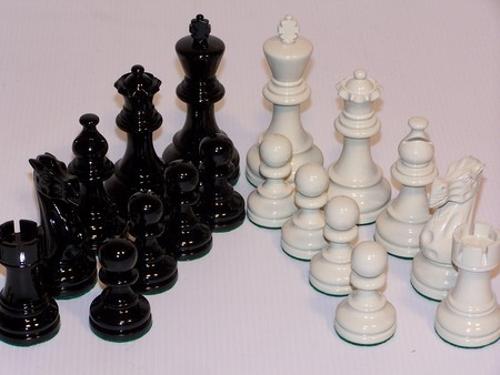 Chess Pieces – French lardy, Boxwood Black & White 85mm Wood Double Weighted