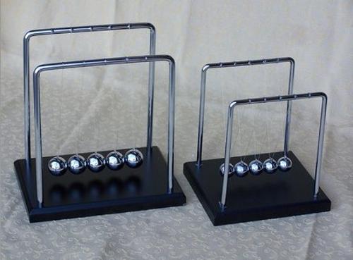 Newton’s Cradle – Large