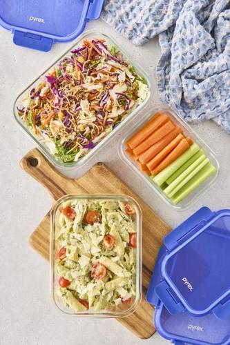 Pyrex Lock N Store Rectangle Container with Blue Lid  1.05L