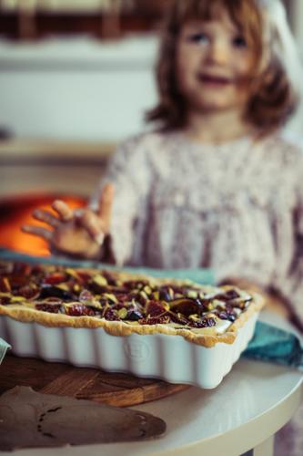 Emile Henry Slim Rectangular Tart Dish - Flour