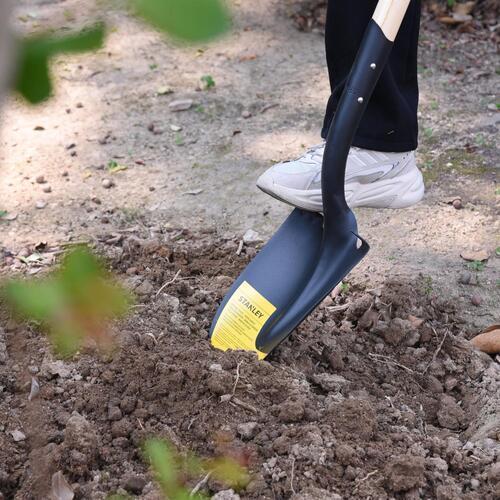 Stanley Long-Handle Round Mouth Shovel