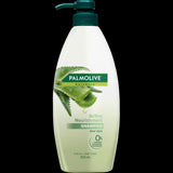 Palmolive Naturals Aloe Vera Shampoo 700ml in a pump bottle, nourishing hair with natural aloe and a fruity fragrance.