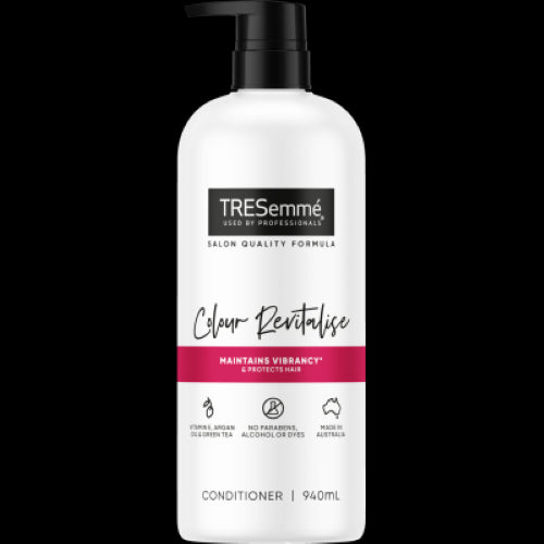 TRESemmÉ Colour Revitalise Conditioner 940ml for vibrant colour treated hair, enriched with Vitamin E, Argan Oil, and Green Tea.